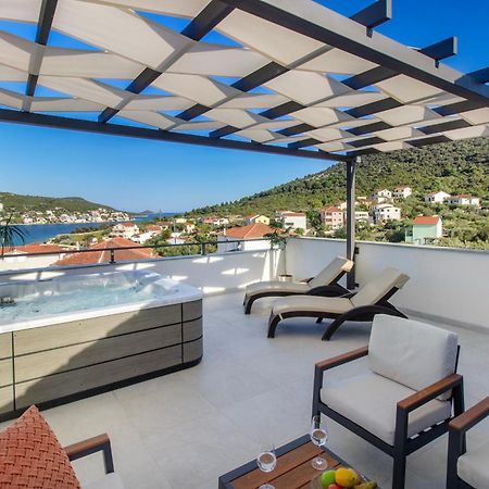 Villa Dalmatian Child With Swimming Pool, Close To The Beach Vinisce Luaran gambar