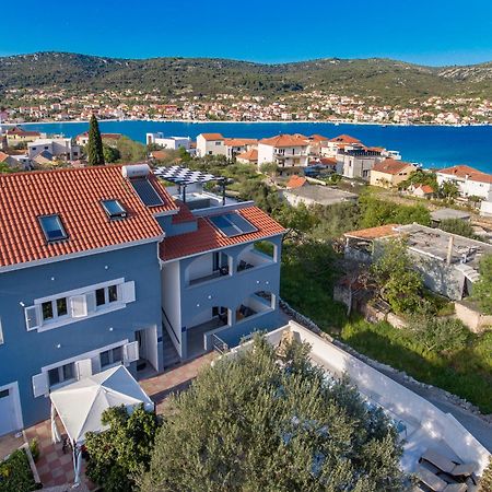 Villa Dalmatian Child With Swimming Pool, Close To The Beach Vinisce Luaran gambar