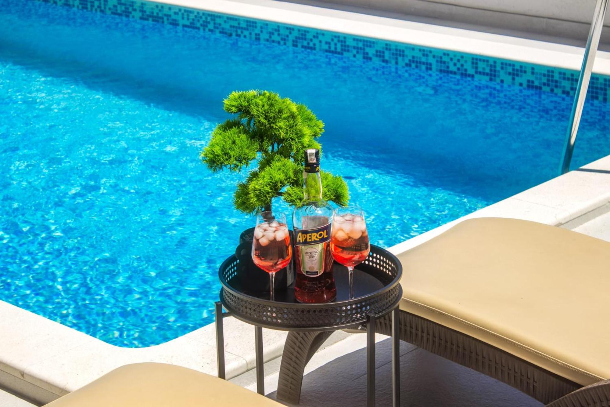Villa Dalmatian Child With Swimming Pool, Close To The Beach Vinisce Luaran gambar