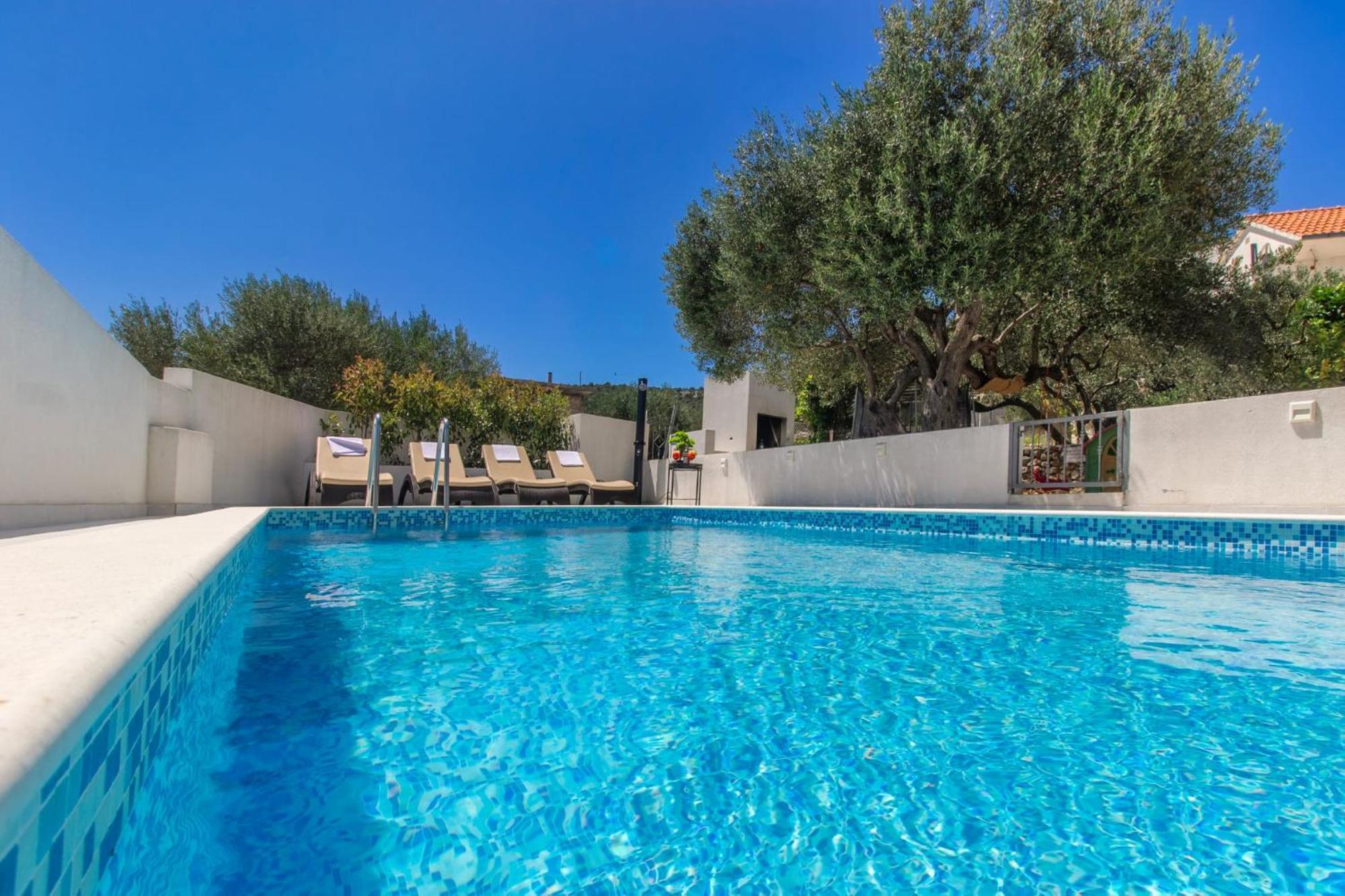 Villa Dalmatian Child With Swimming Pool, Close To The Beach Vinisce Luaran gambar