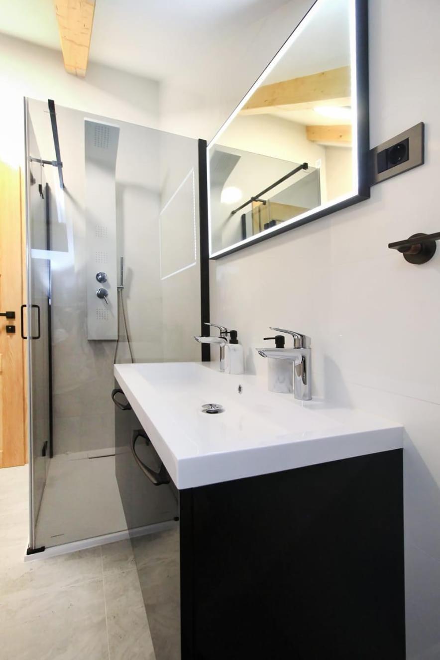Villa Dalmatian Child With Swimming Pool, Close To The Beach Vinisce Luaran gambar