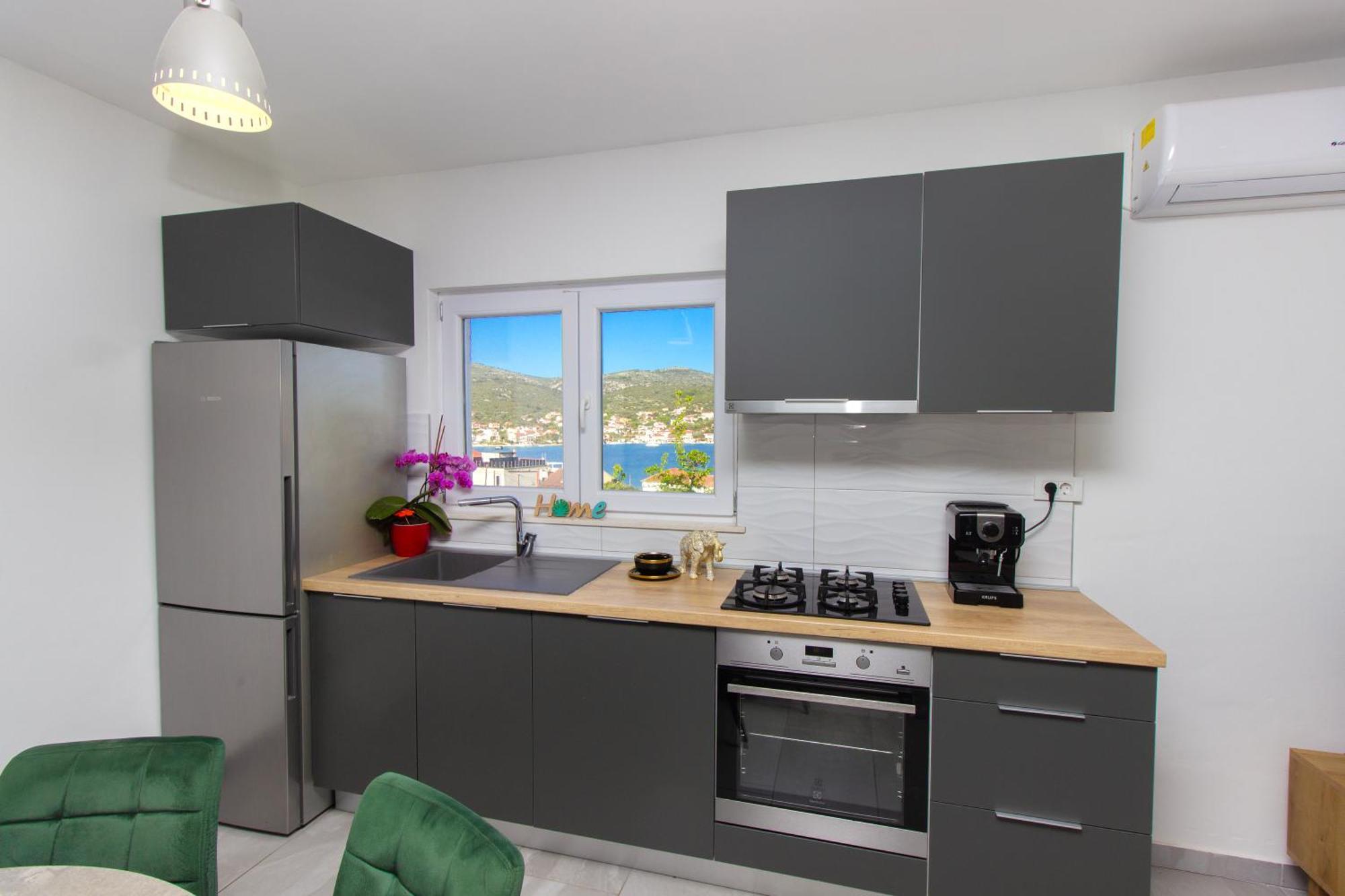 Villa Dalmatian Child With Swimming Pool, Close To The Beach Vinisce Luaran gambar