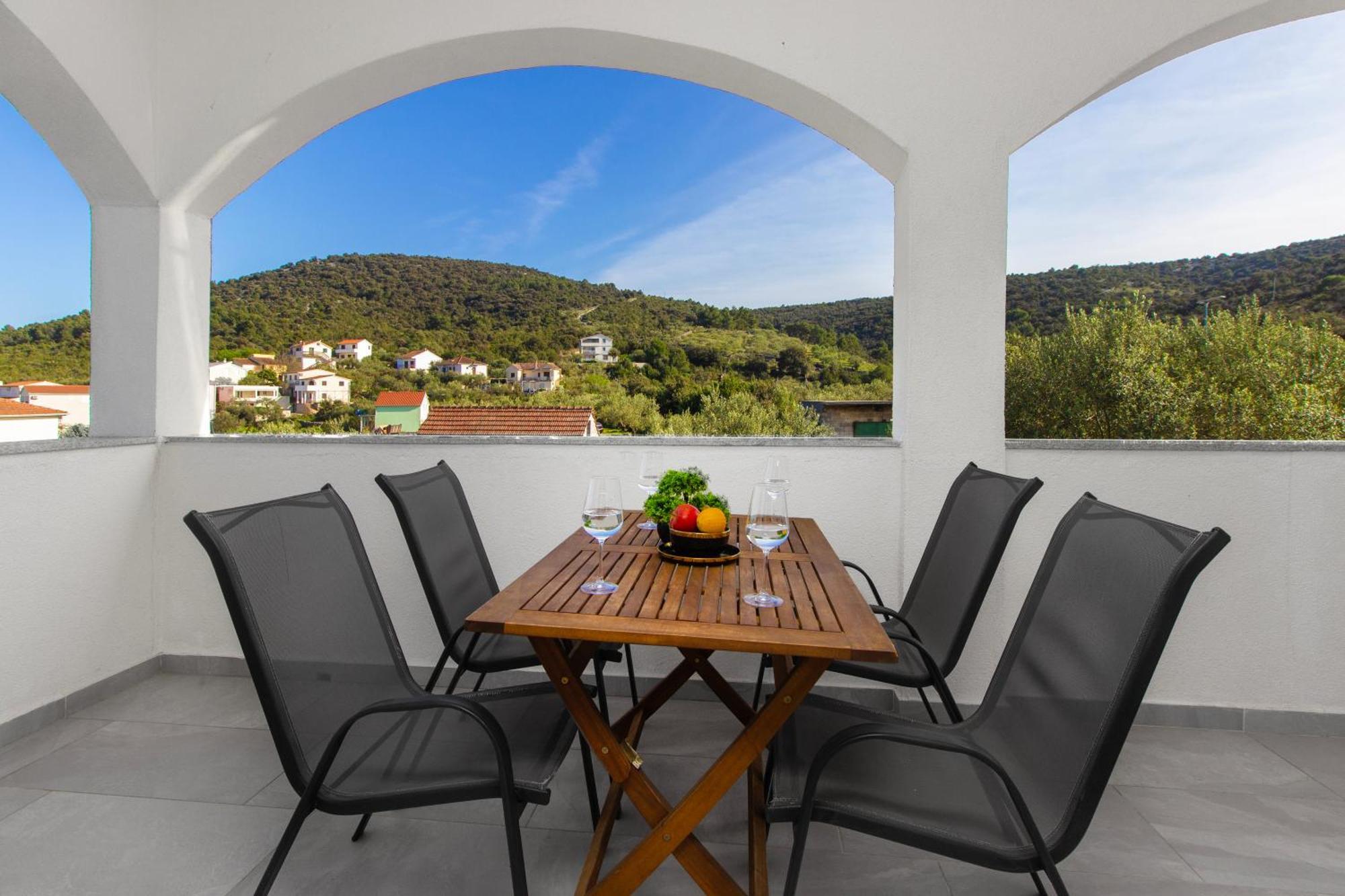 Villa Dalmatian Child With Swimming Pool, Close To The Beach Vinisce Luaran gambar